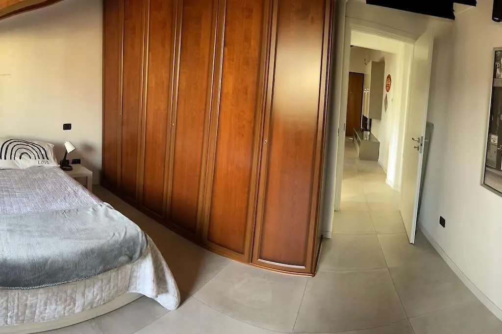 Malu Home Subway 4 Min Walk Cologno Monzese 0*,  İtalya